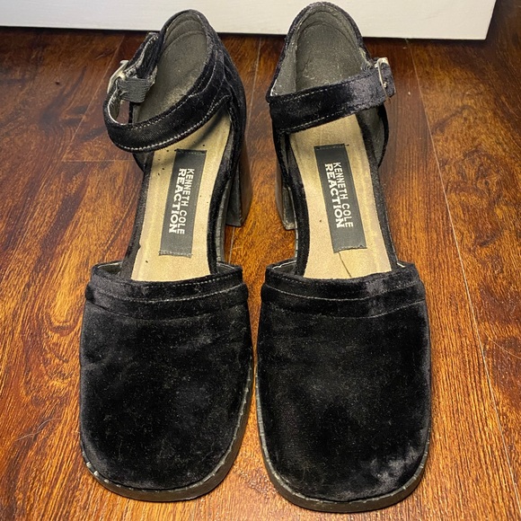 Vintage 90’s Kenneth Cole Reaction Velvet Mary Janes 8.5 - Picture 2 of 5
